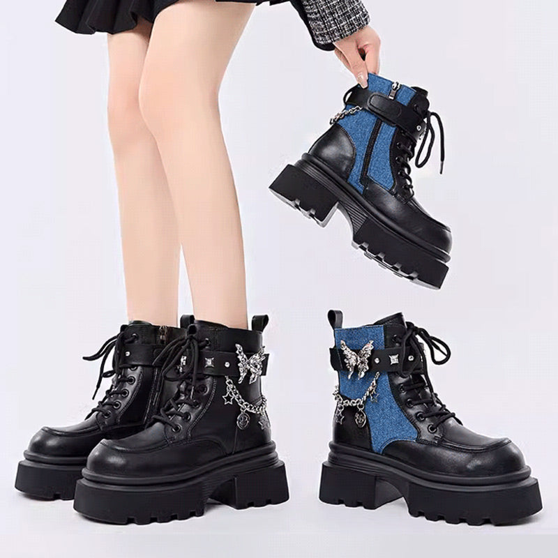 Stiefel mit runder Kappe und Schmetterlingsketten-Akzent