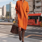 Geripptes Strickkleid für Damen mit Hemdkragen und Knopfleiste